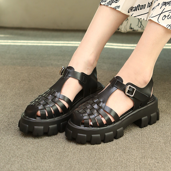21A8110 black sandal